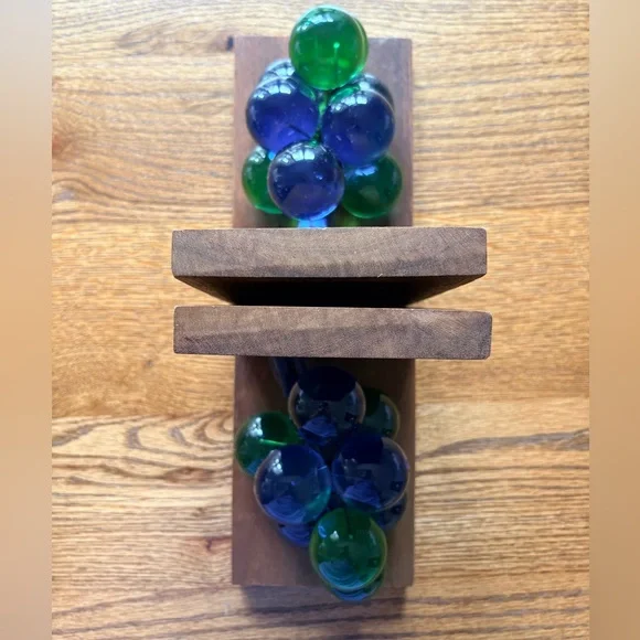 Mid-Century Modern Vintage Blue & Green Lucite Grapes mounted wooden Bookend - Picture 7 of 12